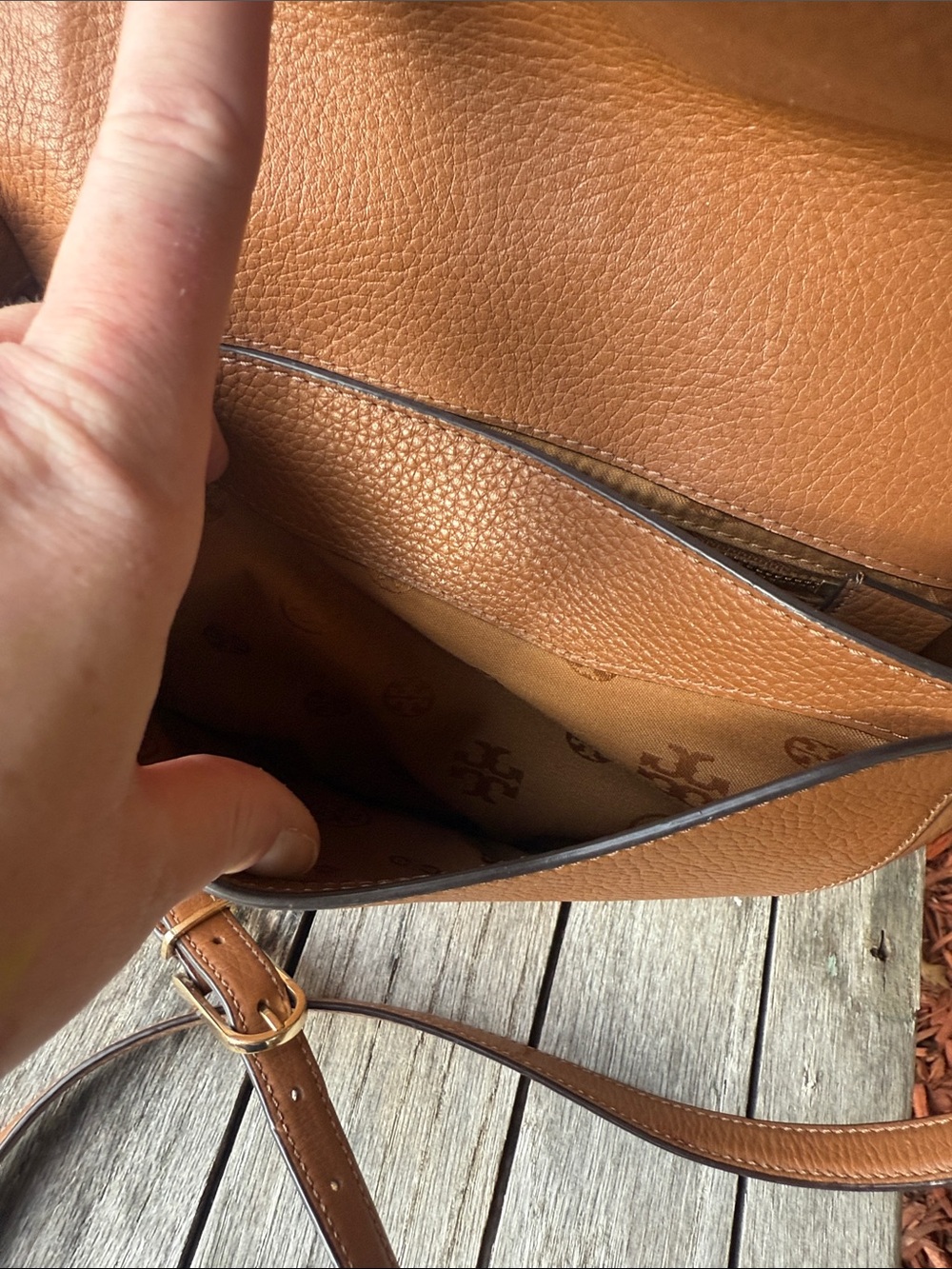 Tory Burch Serif T Leather Cognac Pebble Leather Crossbody Saddle Bag - Picture 7 of 14